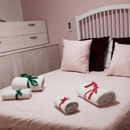 Beverello نابولي