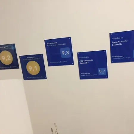 Beverello نابولي