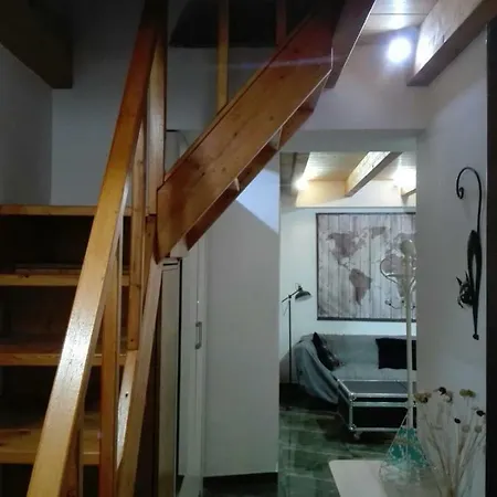 Beverello نابولي